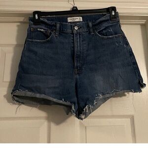 Abercrombie and Fitch 4” the mom high rise short